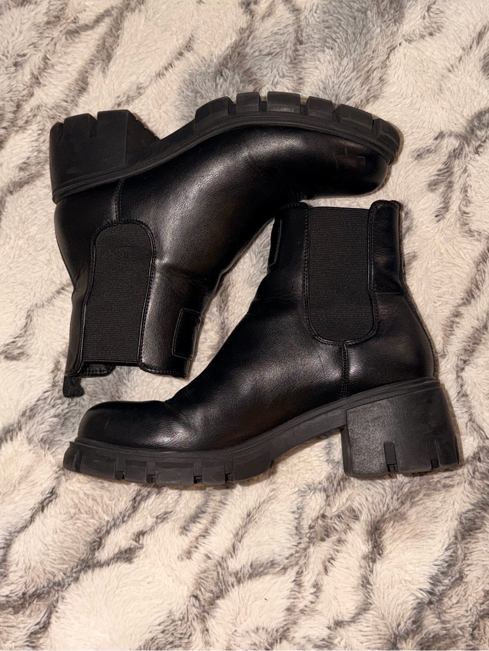 G Los Angeles ankle boots Sz 8.5